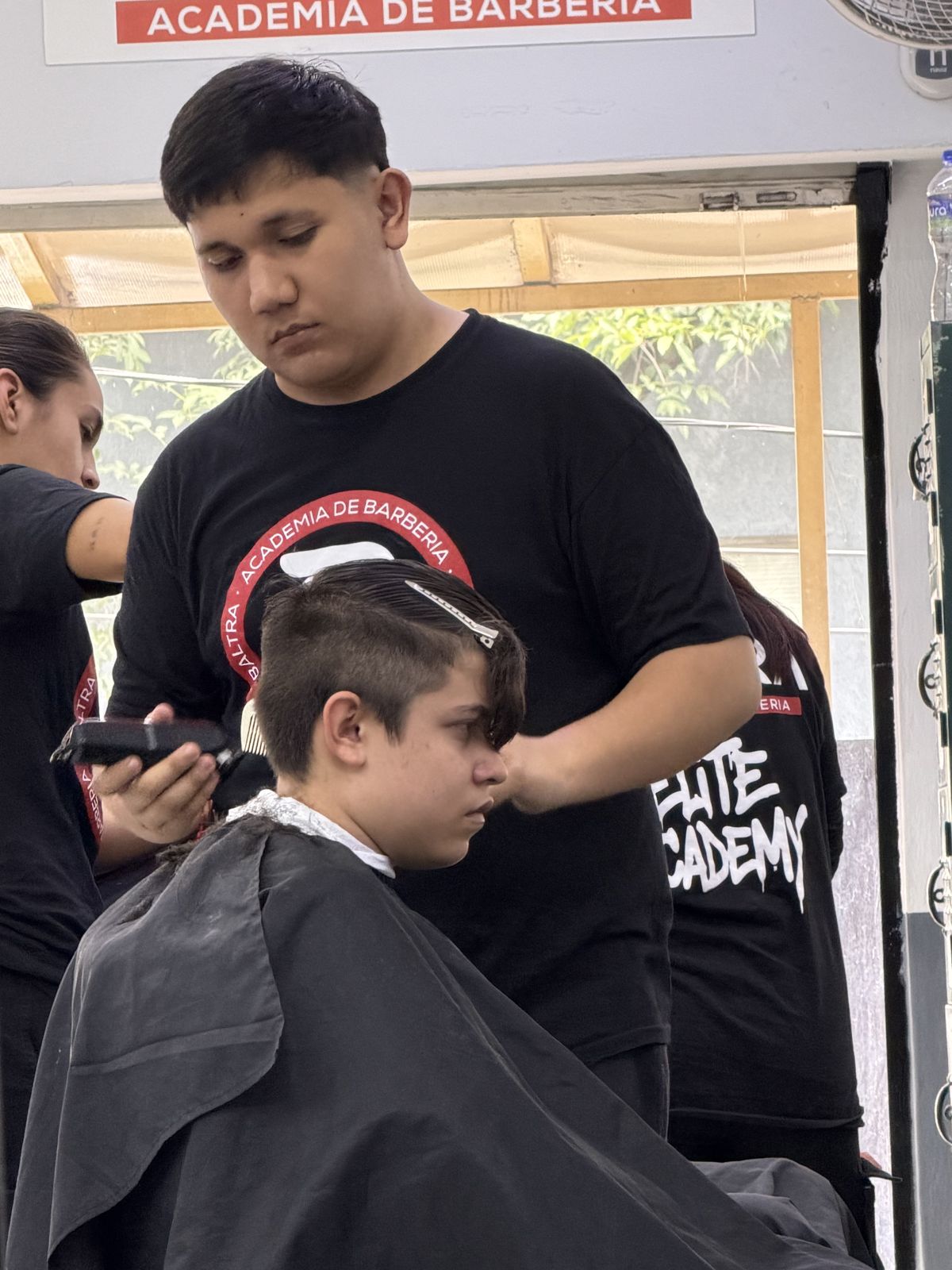Alumno de Baltra haciendo un fade